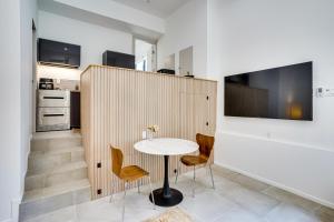 Shop, Dine and Walk to Ocean Redondo Beach Apt!