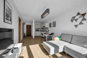 Rondo ONZ Apt - 11th Floor, Top location, Metro - by Rentujemy