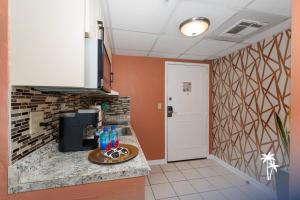 Boho Chic Garden Condo 7 Min to Universal Parks