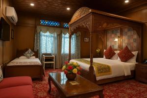 Crown Of India Group Of Houseboats