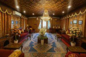 Crown Of India Group Of Houseboats