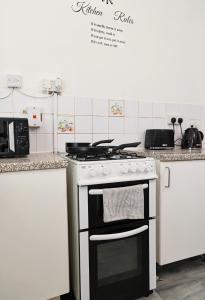 Kingston Duplex Sleeps 8 Balcony Parking & Wi-Fi