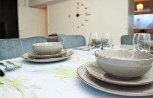 Kingston Duplex Sleeps 8 Balcony Parking & Wi-Fi