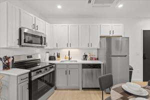 Luxe King 2BR Suite in South End Charlotte