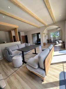 wag ur day - Spacious Villa Sleeps 10 Pet-Friendly dogs and cats Up to 7 Huge Private Dog Run