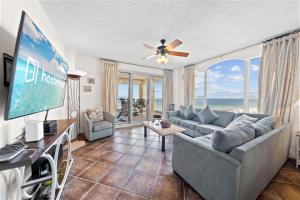 Beach Colony W7D - Covered Parking Included