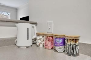 Upscale King 1BR Suite to Downtown Raleigh