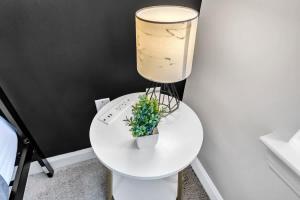 Upscale King 1BR Suite to Downtown Raleigh