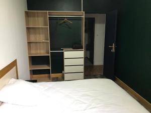 Loue Chambres vert bâtiment les cytises 11 ou 13 rue de la motte Nevers 58000