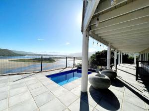 See Huis at Sedgefield Lagoon and Beach