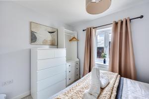 The Coach House - 8 minutes to City Centre - Driveway Parking, Self-Check-In, Aircon and Fast WiFi by Yoko Property