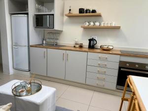 White Waves Beach Apartment