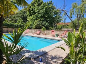 Peaceful Poolside Studio 20min from BCN