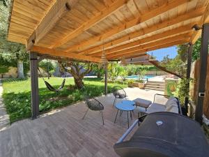 Peaceful Poolside Studio 20min from BCN