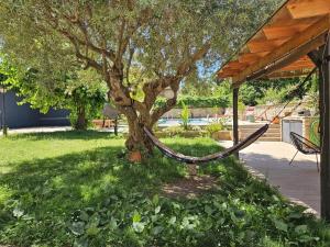 Peaceful Poolside Studio 20min from BCN