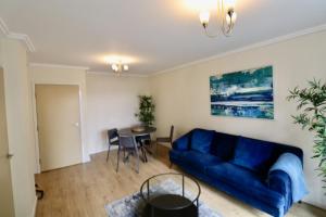 2-Bedroom Apartment with Balcony & Parking in Central Woking