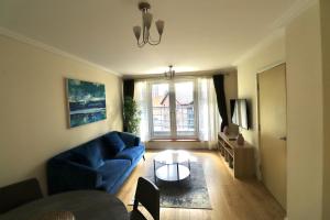 2-Bedroom Apartment with Balcony & Parking in Central Woking