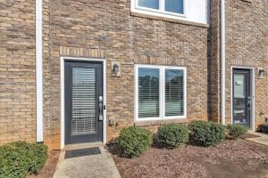 Luxe King 3BR Townhouse Mins to Downtown