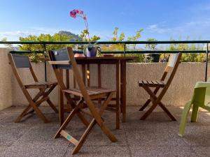 T2, 4 pers max, terrasse avec vue et parking privé, proche centre et mer