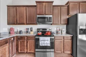 3BR Townhouse King Bed Garage Near NC State