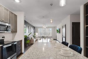 Luxe King 3 Bedroom Suite in North Raleigh