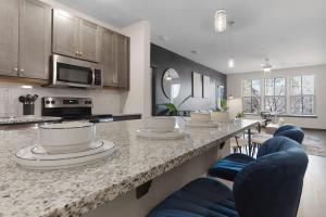 Luxe King 3 Bedroom Suite in North Raleigh