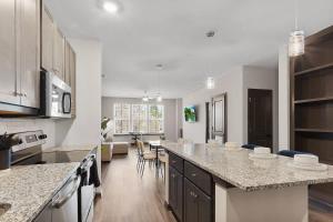 Luxe King 3 Bedroom Suite in North Raleigh