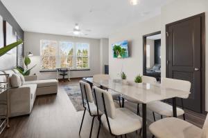 Luxe King 3 Bedroom Suite in North Raleigh