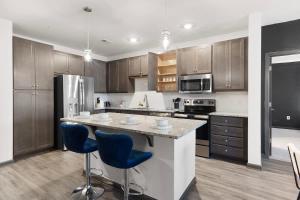 Luxe King 3 Bedroom Suite in North Raleigh