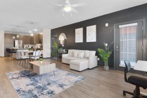 Luxe King 3 Bedroom Suite in North Raleigh