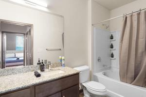 Luxe King 3 Bedroom Suite in North Raleigh NC