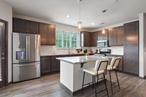 Luxe King 3 Bedroom Suite in North Raleigh NC