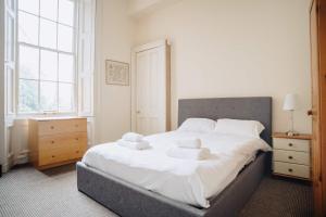 Traditional Central 2 Bedroom Apartment