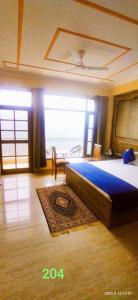 Hotel Green view with mountain view