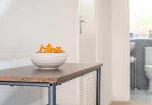 Beautiful Orpington Home w Pool Table and Driveway