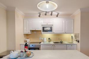 32 St Brides Bay View Apts