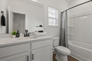 Luxe King 3BR Townhouse to Uptown Charlotte NC