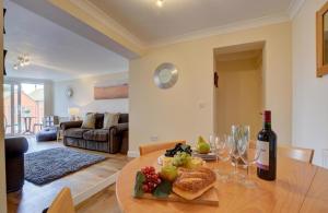 Narracott Apartment 9