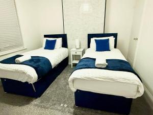 2 Bed House - Sleeps 5 - Garden - Parking - Wifi