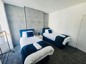 2 Bed House - Sleeps 5 - Garden - Parking - Wifi