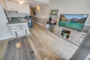 Meridian Plaza, pools, lovely decor, new, nice!