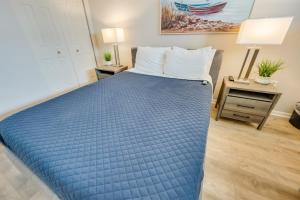 Meridian Plaza, pools, lovely decor, new, nice!