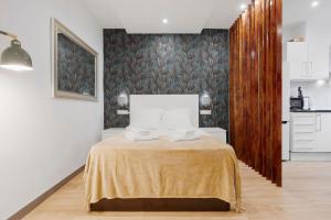 Moderno estudio al lado de estacion de tren