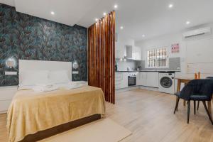 Moderno estudio al lado de estacion de tren