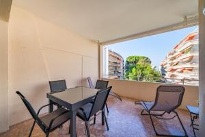 Studio rénové avec grande terrasse - Climatisation - Aperçu mer