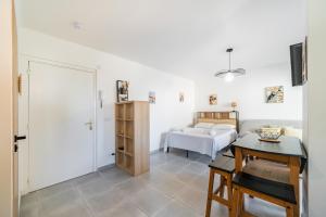 Studio rénové avec grande terrasse - Climatisation - Aperçu mer