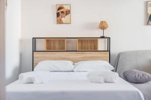 Studio rénové avec grande terrasse - Climatisation - Aperçu mer