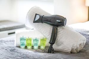 Stylish 2 Bedroom 2 Bathroom Apartment - 8 Minutes Drive to Central MK - Free Parking, Fast WiFi & Smart TV by Yoko Property