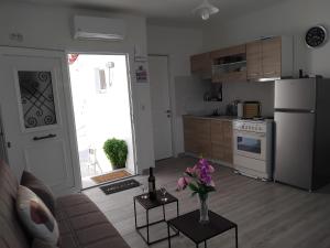 Ranias Seaview Corner