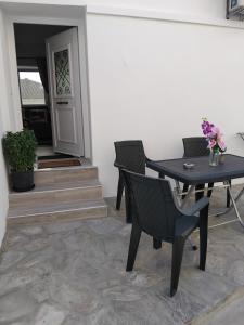 Ranias Seaview Corner